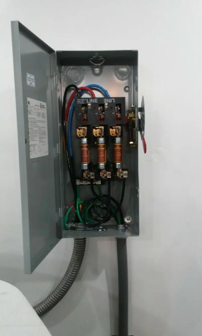 Three-phase disconnect switch installed for Smoke Detector Installation in Park Layne